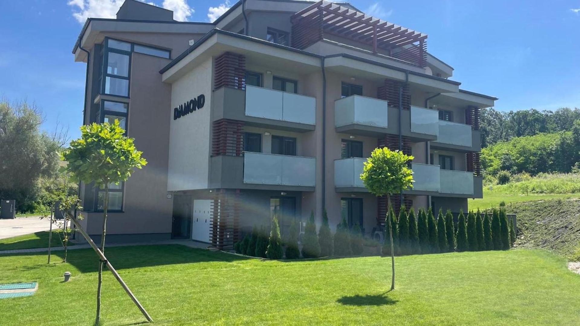 Diamond Apartment *